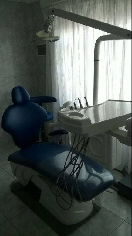 Sillón odontológico en el consultorio de COBO
